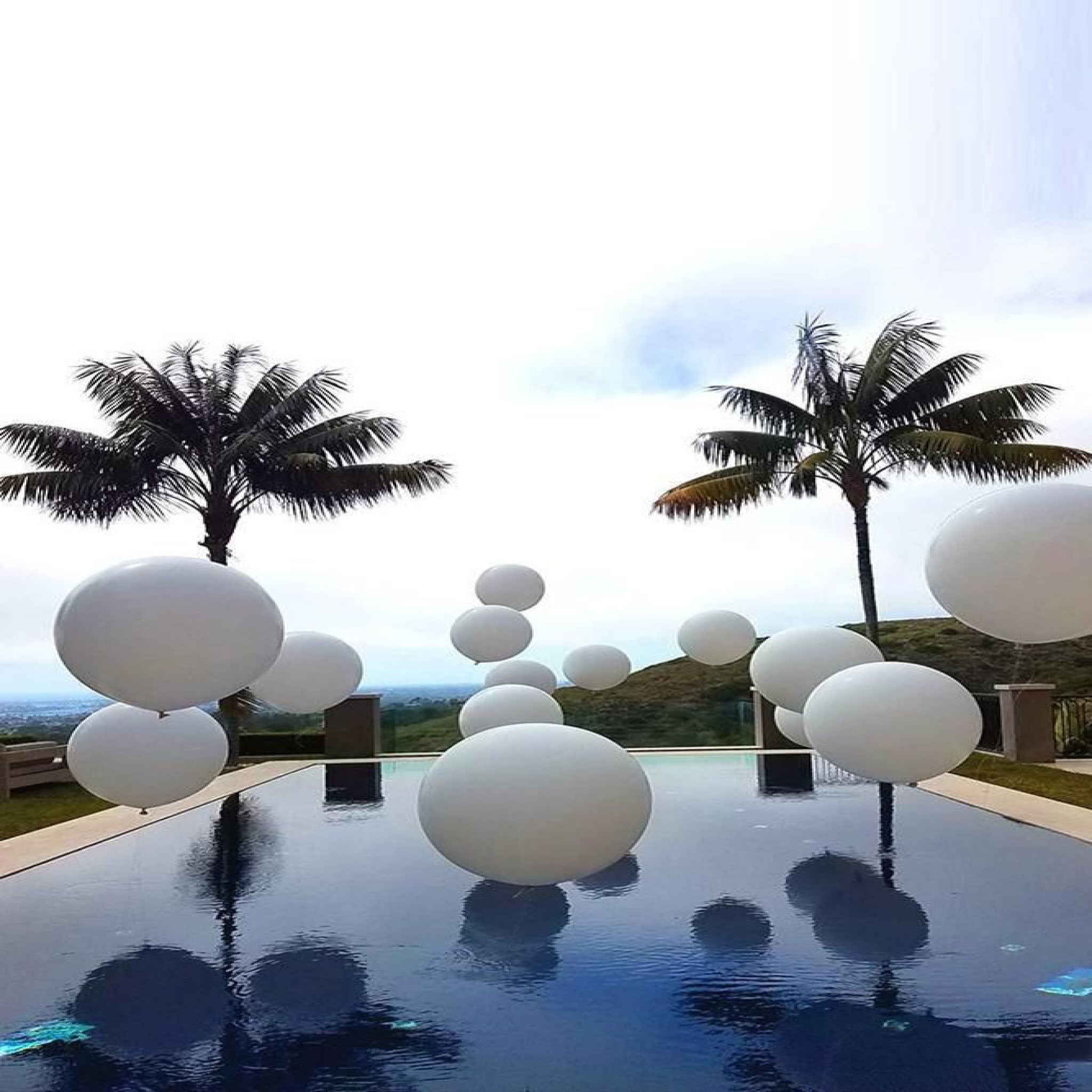 Tropical Bliss: Pool Balloon Wonderland Set Up